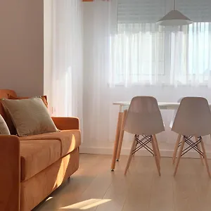 Апартаменты Colorful By The Sea - 1 Min From The, Дуррес